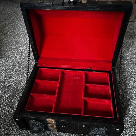 Authentic Pirate Jewelry Box - Picture 2 of 4